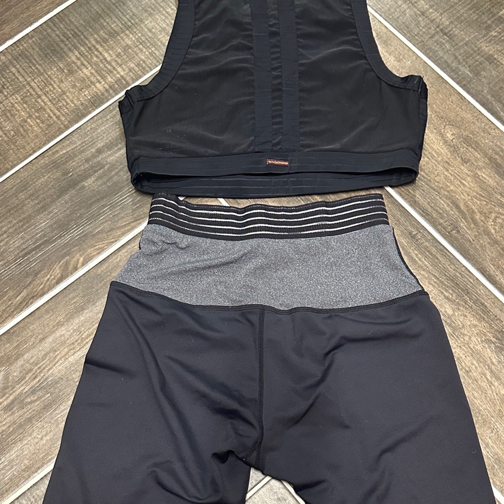 Cleo Harper Black and Gray Athletic Crop Top and Leggings Set - Picture 4 of 4
